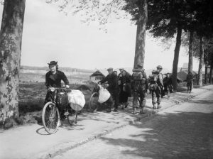 British_troops_and_Belgian_refugees_on_the_Brussels-Louvain_road,_12_May_1940._F4422